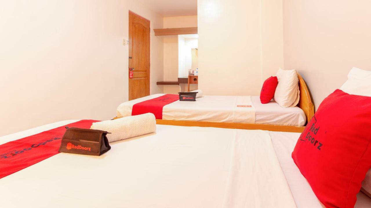 Reddoorz @ Paterno Street Tacloban Hotel Exterior foto