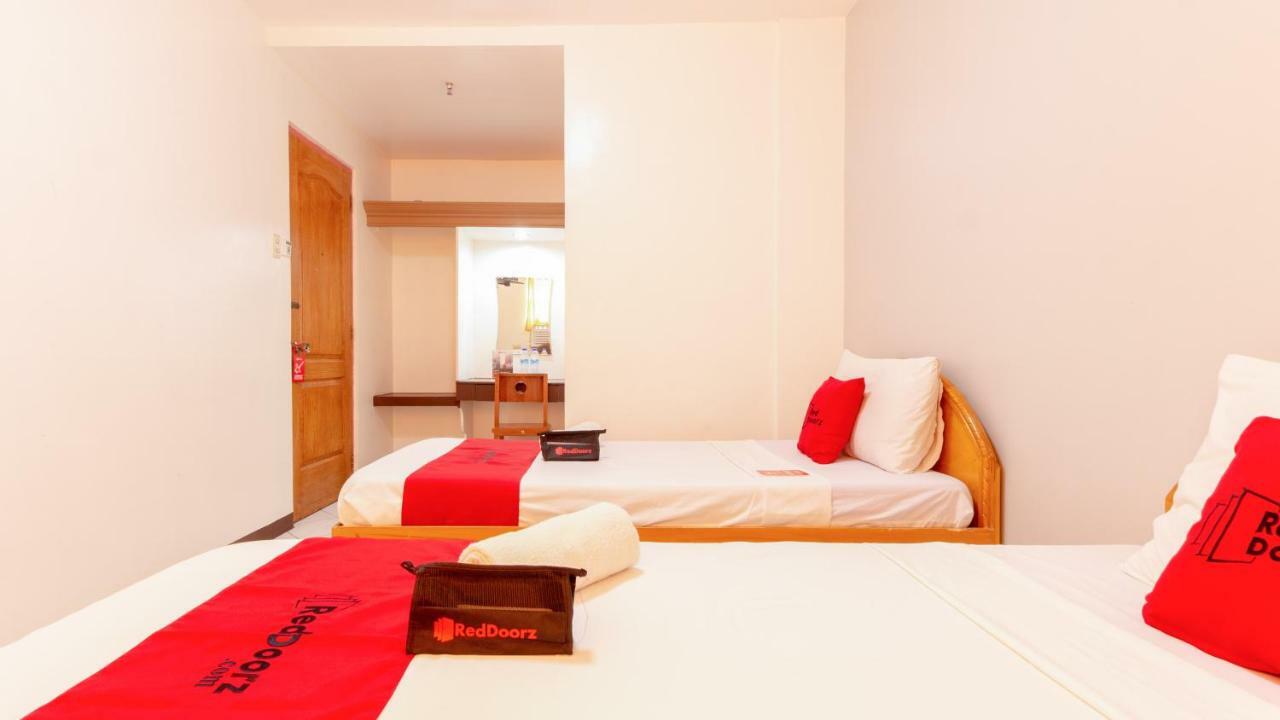 Reddoorz @ Paterno Street Tacloban Hotel Exterior foto