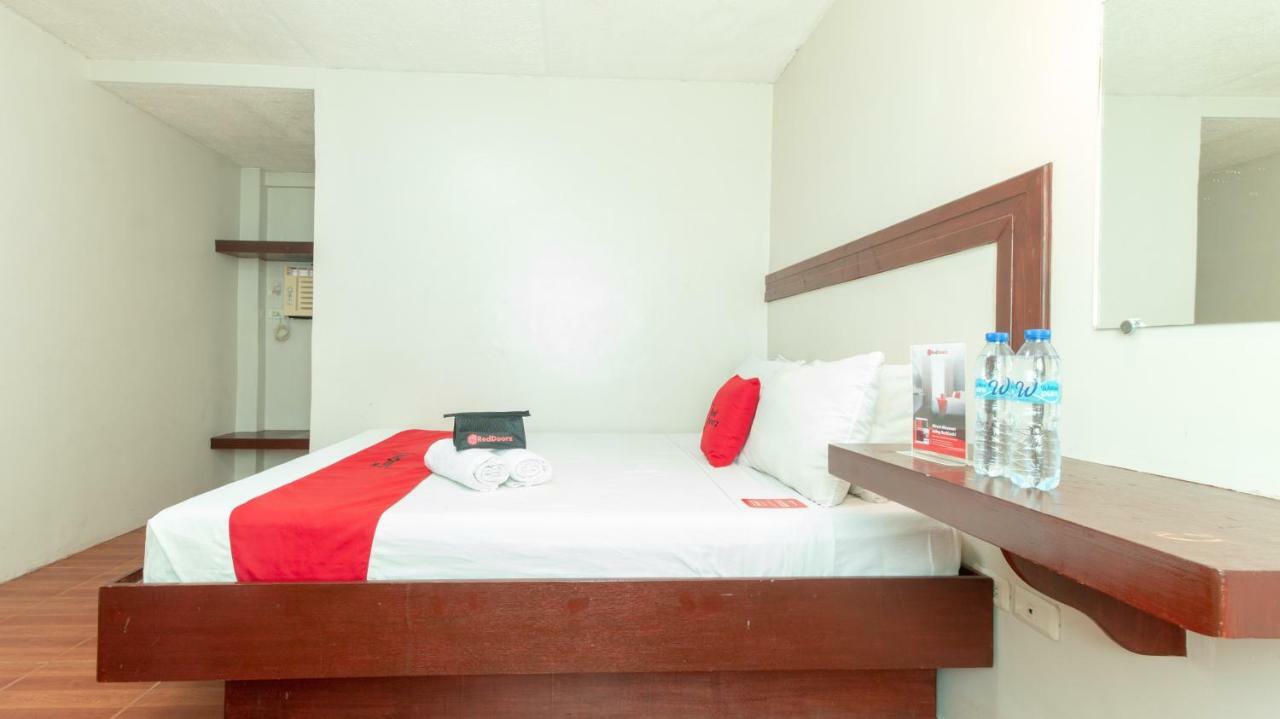 Reddoorz @ Paterno Street Tacloban Hotel Exterior foto
