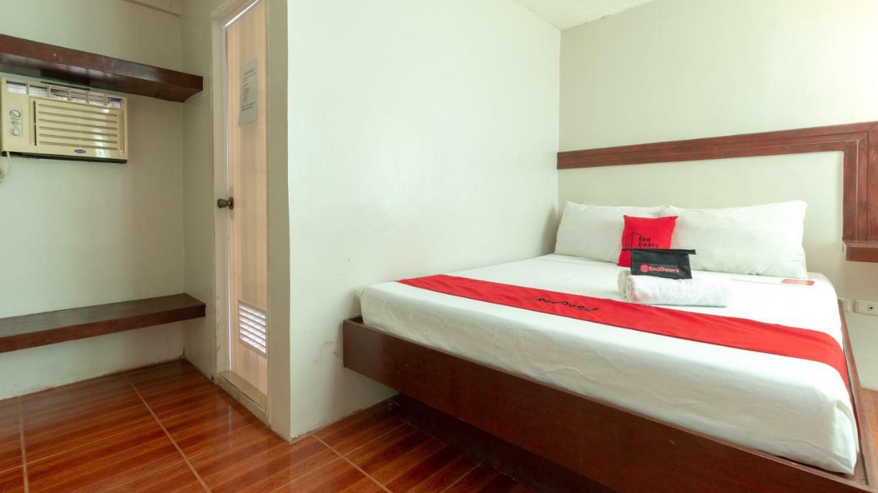 Reddoorz @ Paterno Street Tacloban Hotel Exterior foto