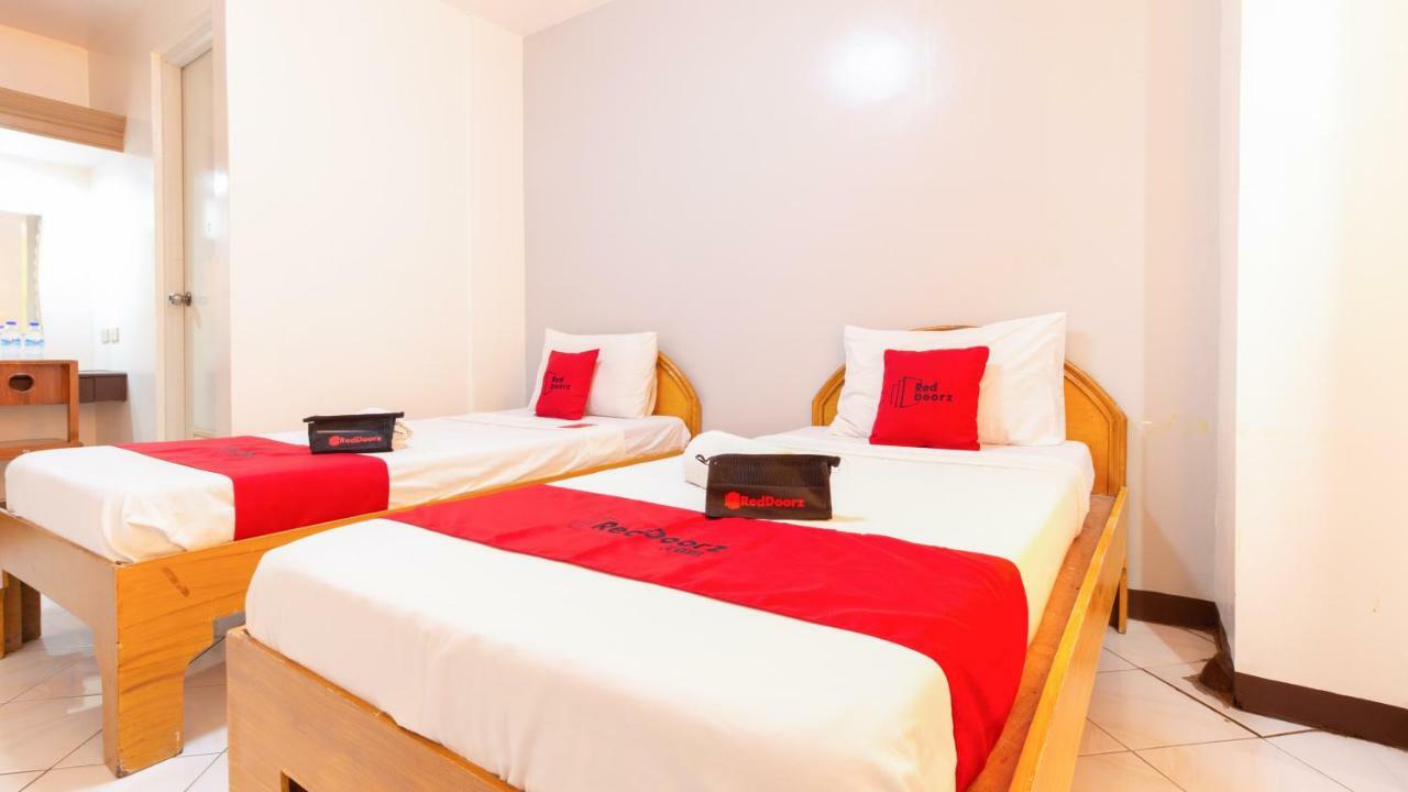 Reddoorz @ Paterno Street Tacloban Hotel Exterior foto