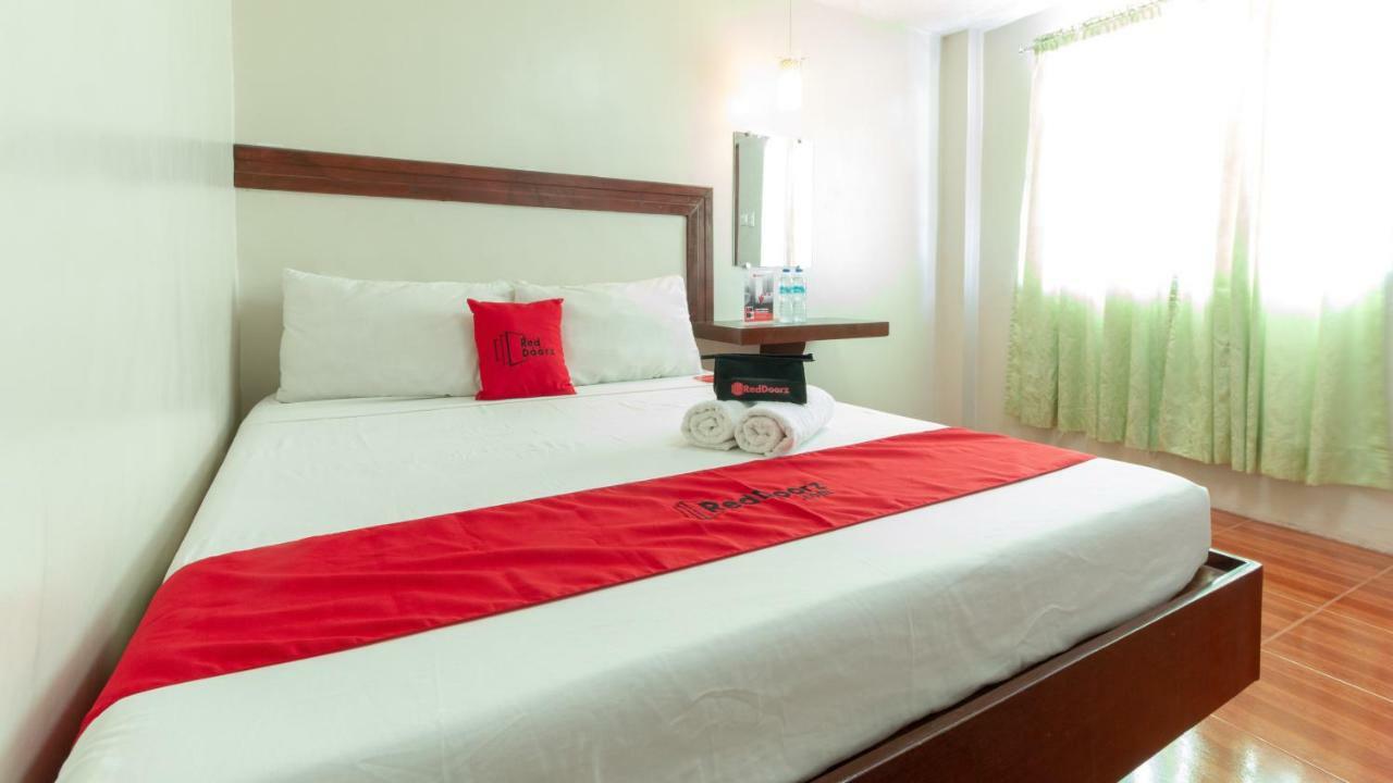 Reddoorz @ Paterno Street Tacloban Hotel Exterior foto