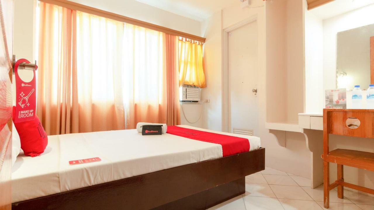 Reddoorz @ Paterno Street Tacloban Hotel Exterior foto