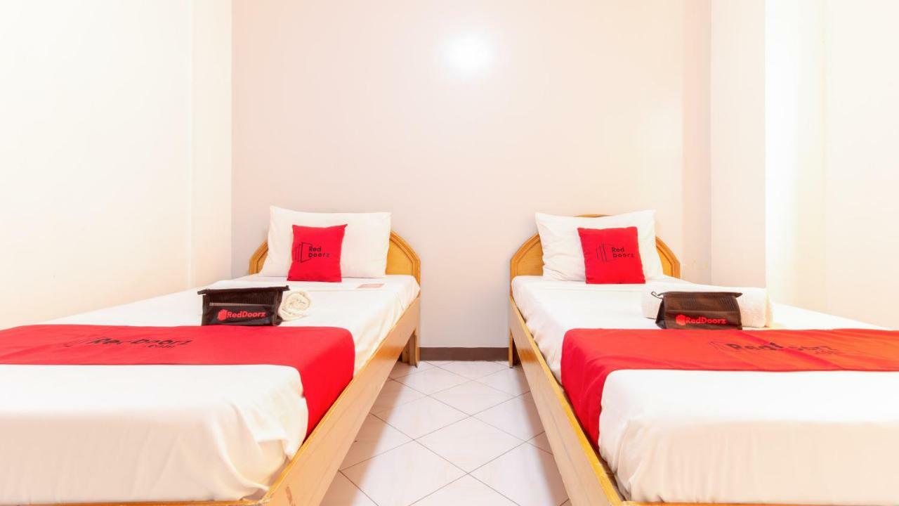 Reddoorz @ Paterno Street Tacloban Hotel Exterior foto