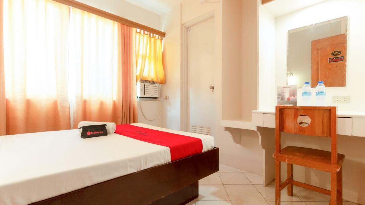 Reddoorz @ Paterno Street Tacloban Hotel Exterior foto
